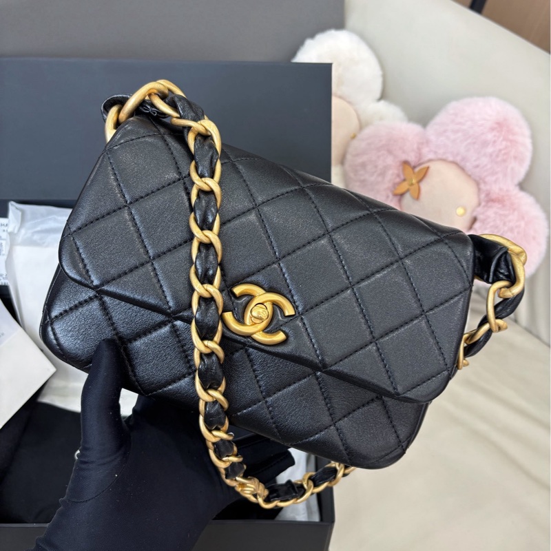 Chanel 24S黑金羊皮腋下單肩包-0