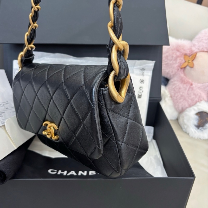 Chanel 24S黑金羊皮腋下單肩包-3