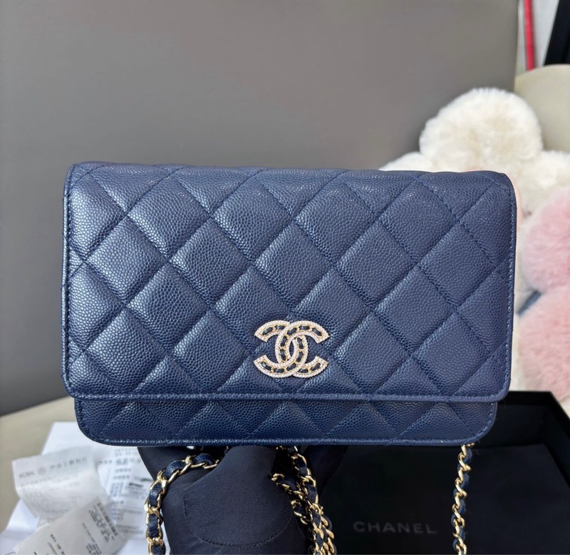 Chanel 22S深藍色鑽扣woc鏈條包-1