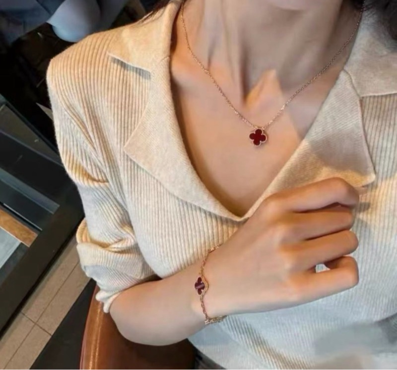 vca 中古四葉草紅花小號項鍊 紅玉髓小號玫瑰金99新配件盒子-0