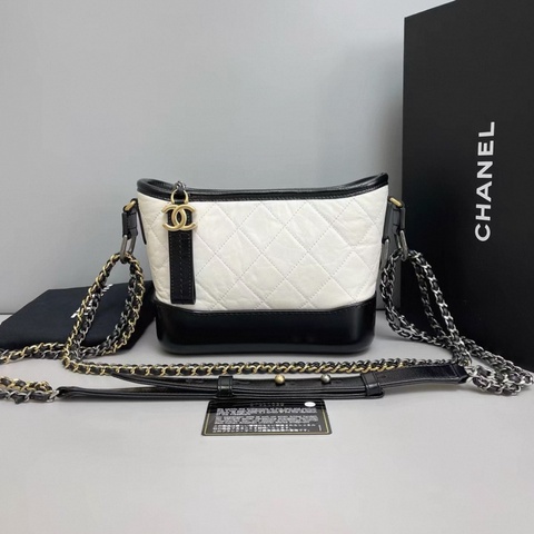 Chanel香奈兒 黑白拼色全皮菱格小號流浪包