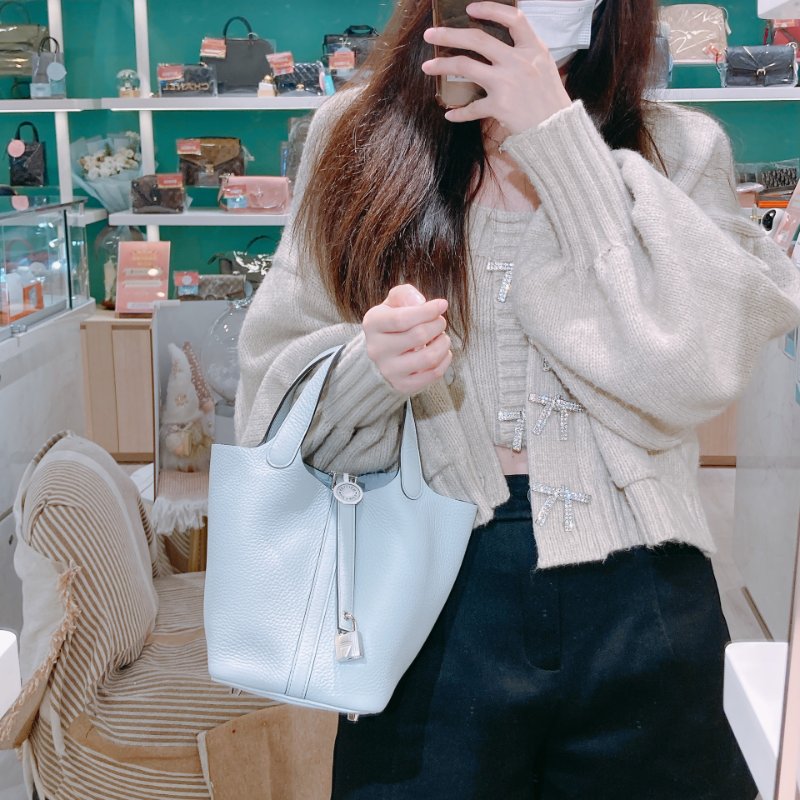 TW4703 Hermes 愛馬仕小號菜籃子手拿包包Picotin 18 TC Blue Pale x PHW-1