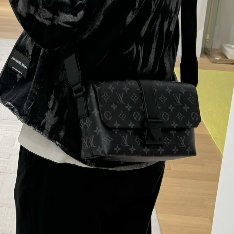誰背誰帥😎99新🆕LV路易威登黑武士 S-Cape 郵差包斜挎單肩包-3