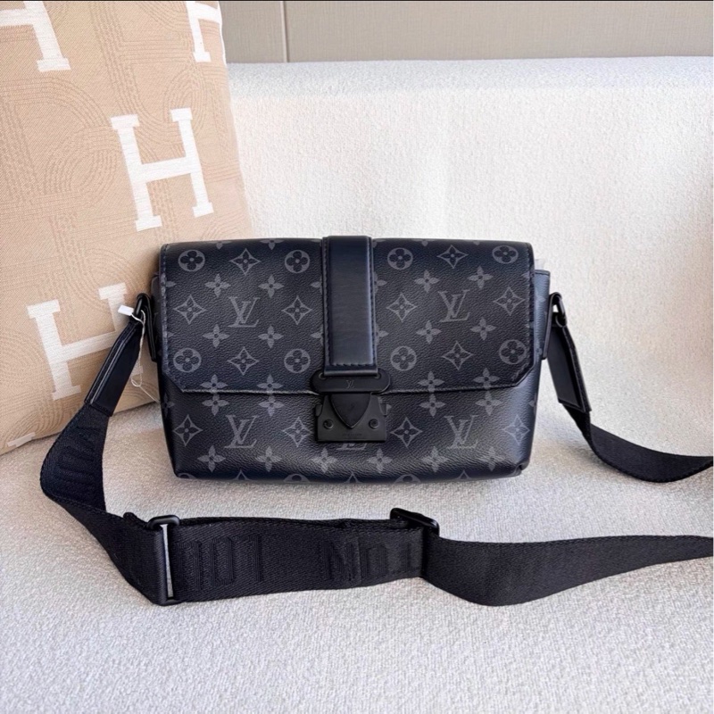 誰背誰帥😎99新🆕LV路易威登黑武士 S-Cape 郵差包斜挎單肩包-5