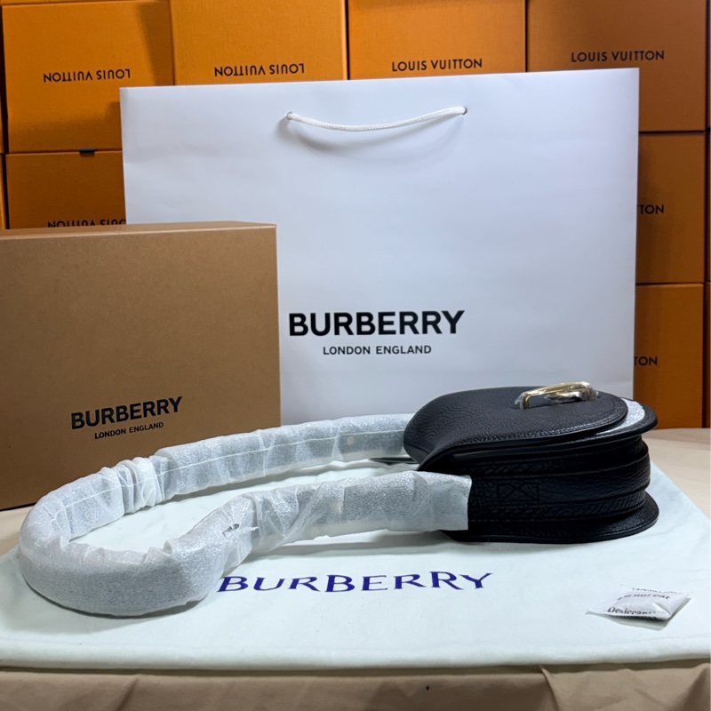 🎁全新盒裝 2025新款 Burberry 巴寶莉黑金荔枝皮 馬鞍包（原價69000-4