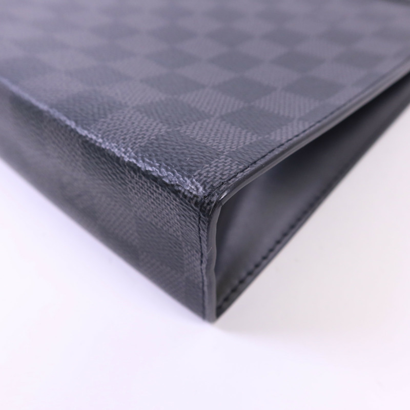 LOUIS VUITTON Damier Graphite Pochette Voyage MM銀扣小袋-10
