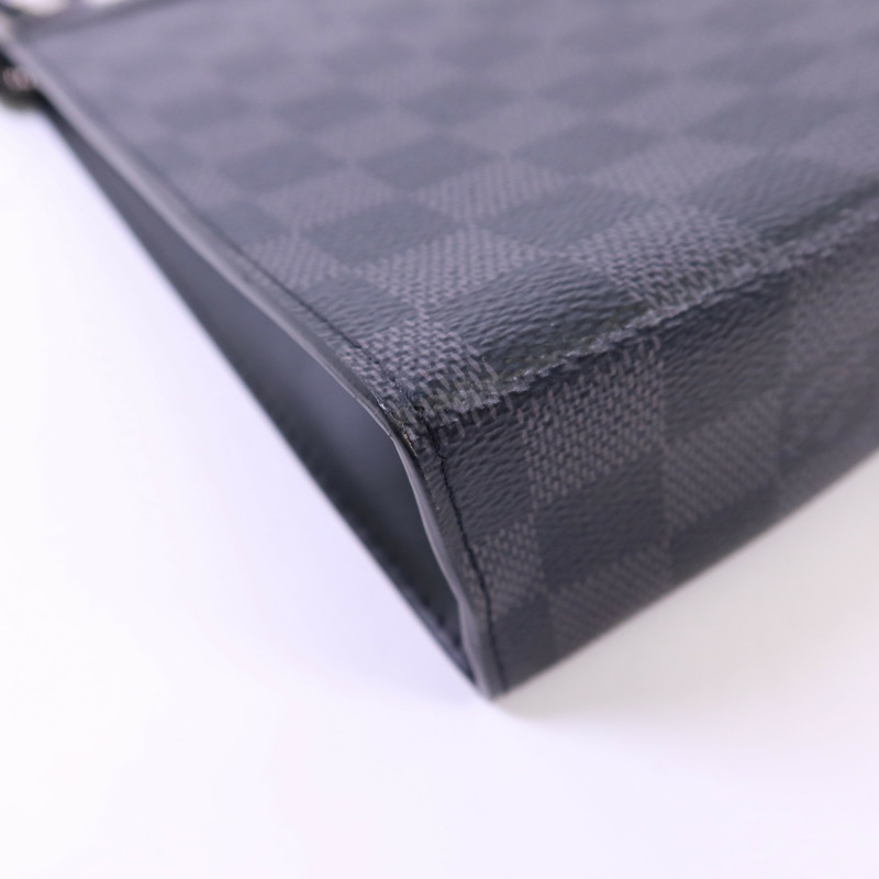 LOUIS VUITTON Damier Graphite Pochette Voyage MM銀扣小袋-11