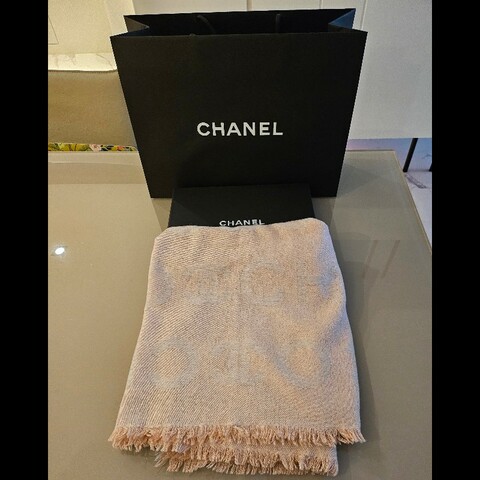 Chanel 粉色滿版logo大圍巾批巾