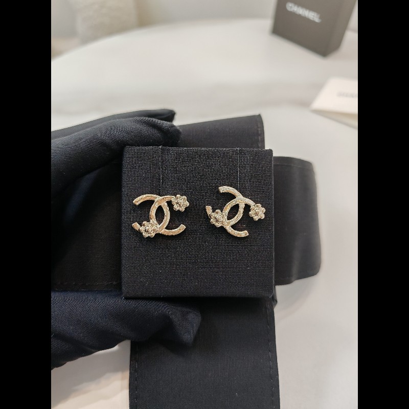 Chanel cc with flowers earrings-1