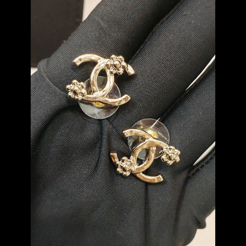 Chanel cc with flowers earrings-4