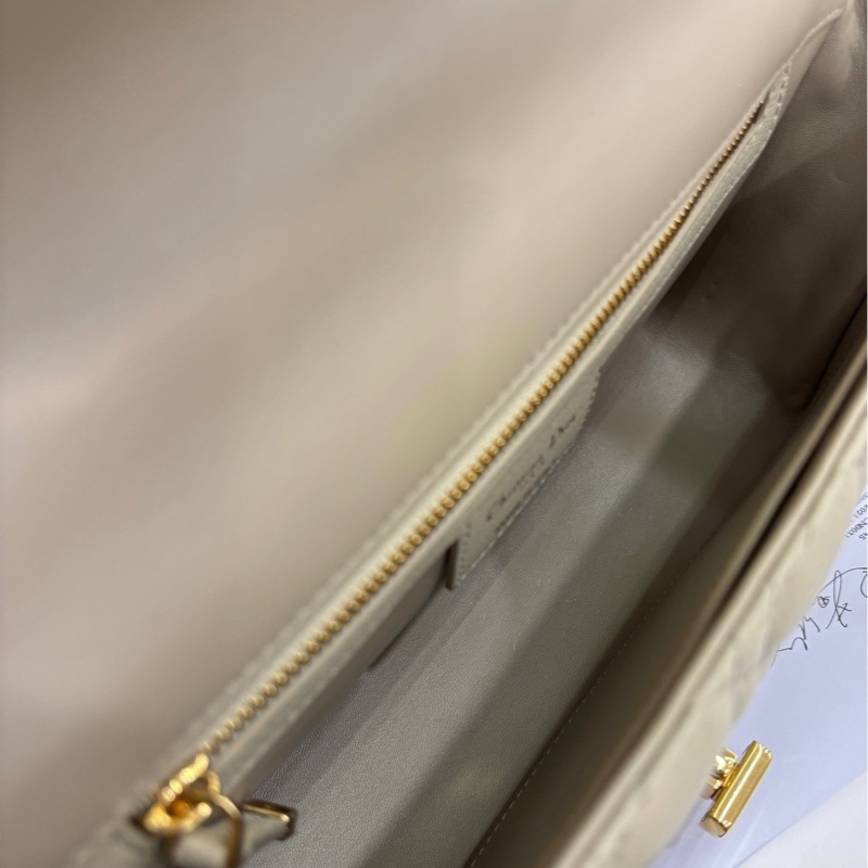 Dior 奶茶色中號Caro鏈條包-7