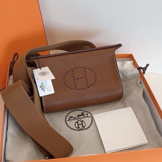 閒置新 Hermes愛馬仕 Videpoches金棕福寶馬鞍皮 銀扣信封夾子包-6