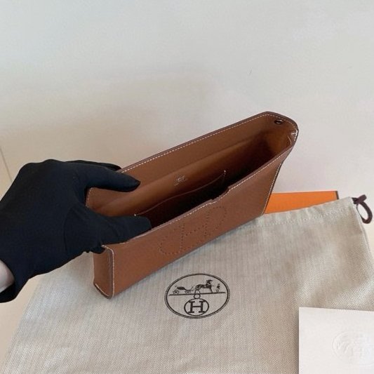 閒置新 Hermes愛馬仕 Videpoches金棕福寶馬鞍皮 銀扣信封夾子包-9