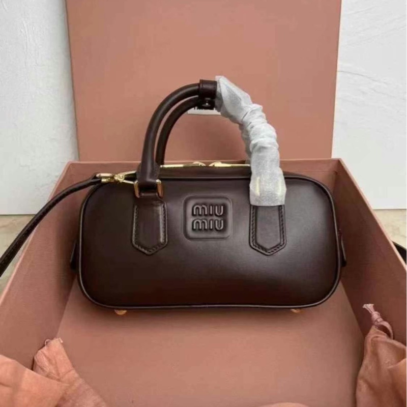 促銷品Miu Miu Arcadie皮革手袋 (小號 保齡球包) 石楠木色-0