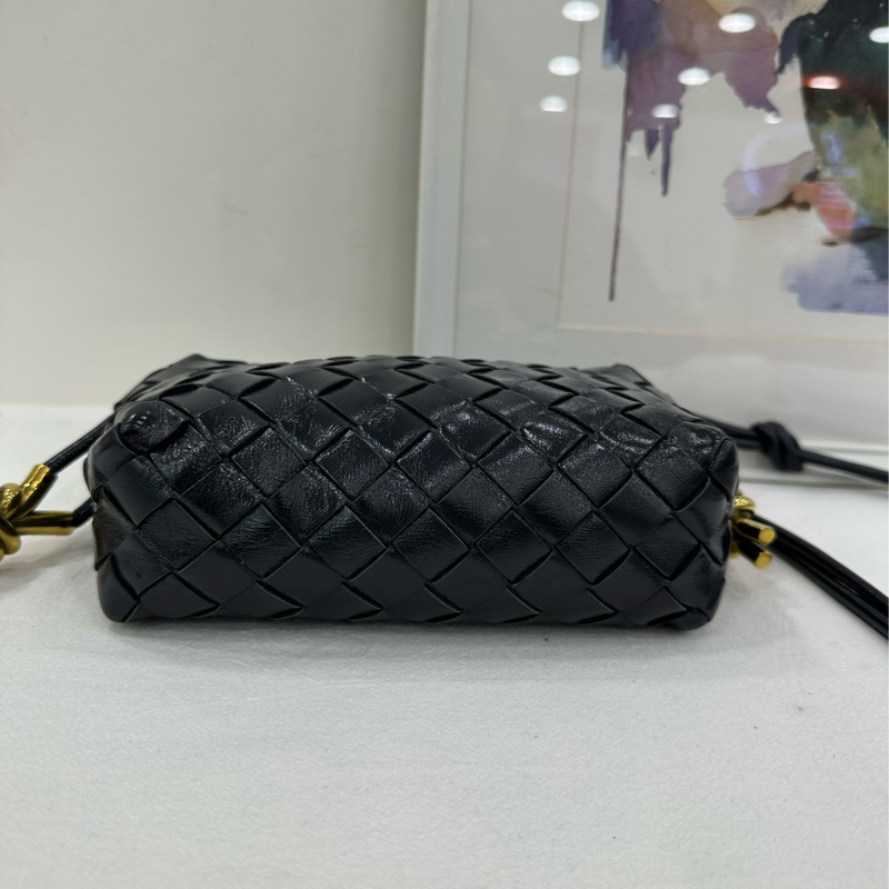 BV/Bottega Veneta葆蝶家 Intrecciato編織拉鍊開合純色 小牛皮 相機包單肩斜挎包 迷你 深藍色 尺寸：17x12cm-6