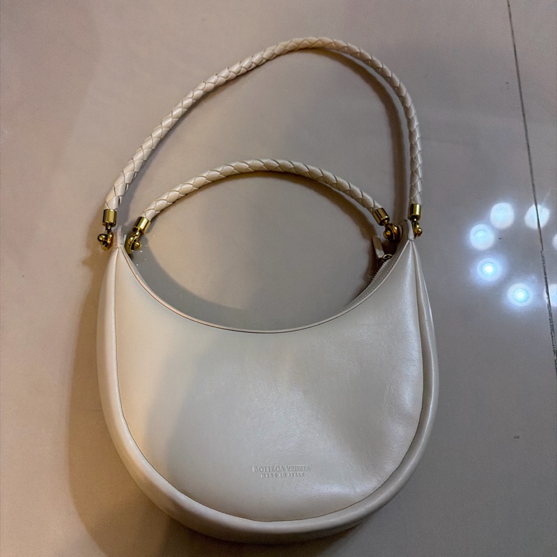 Bottega Veneta BV 白色編織提把半月包-1