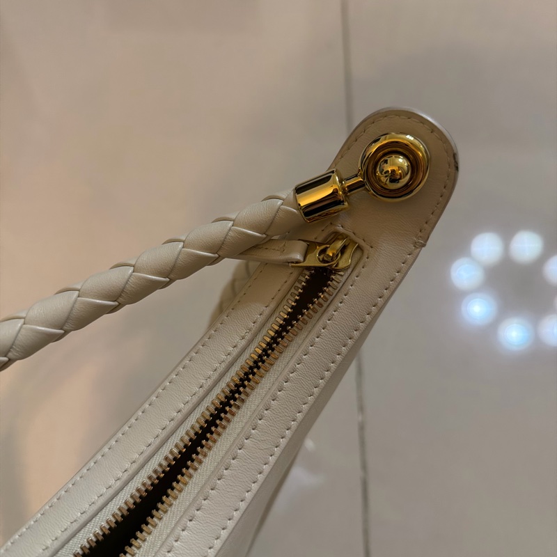 Bottega Veneta BV 白色編織提把半月包-2