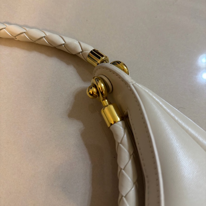 Bottega Veneta BV 白色編織提把半月包-12