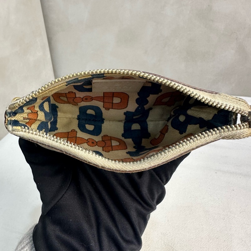 GUCCI 中古米色壓印老花一字拉鍊零錢包卡包-5