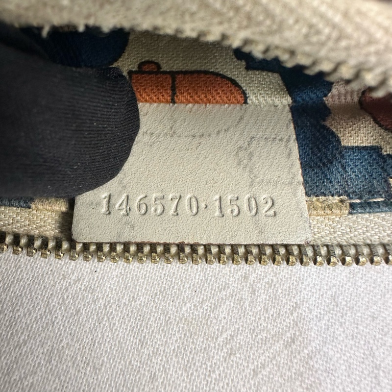 GUCCI 中古米色壓印老花一字拉鍊零錢包卡包-7