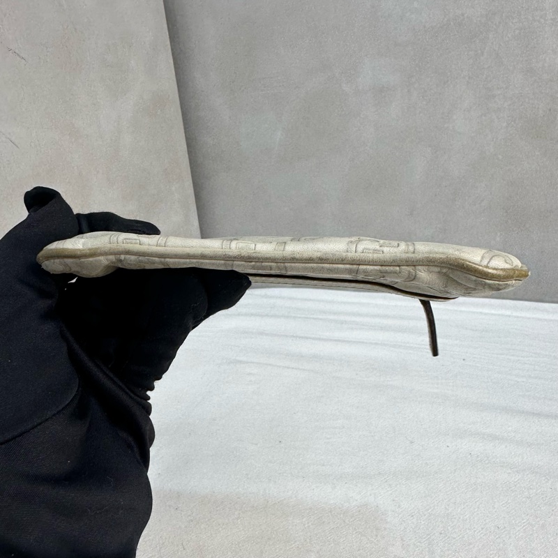 GUCCI 中古米色壓印老花一字拉鍊零錢包卡包-11