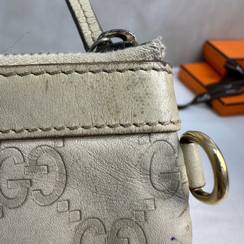 GUCCI 中古米色壓印老花一字拉鍊零錢包卡包-16