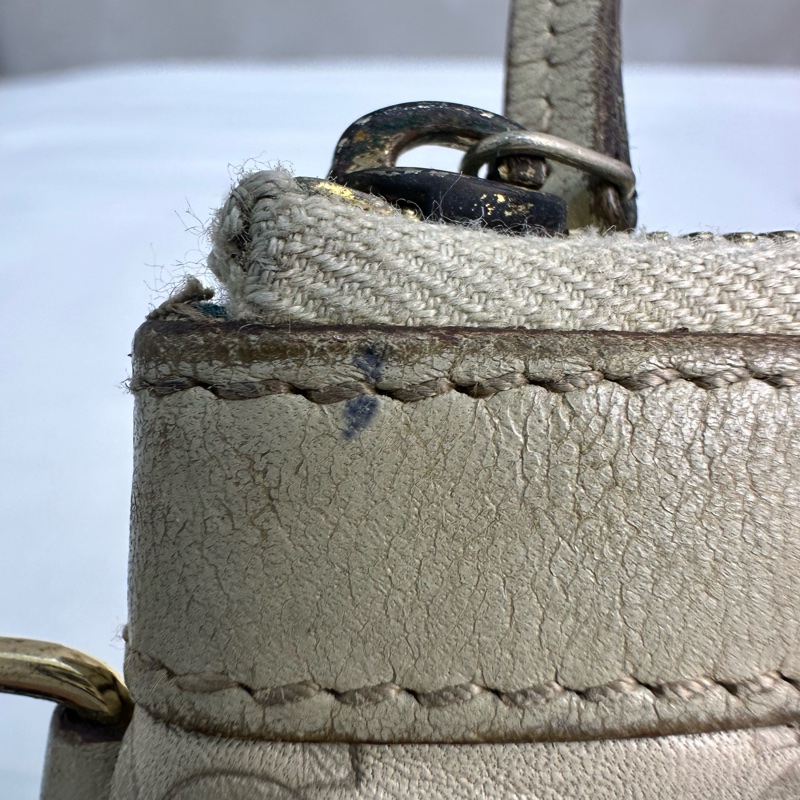 GUCCI 中古米色壓印老花一字拉鍊零錢包卡包-18