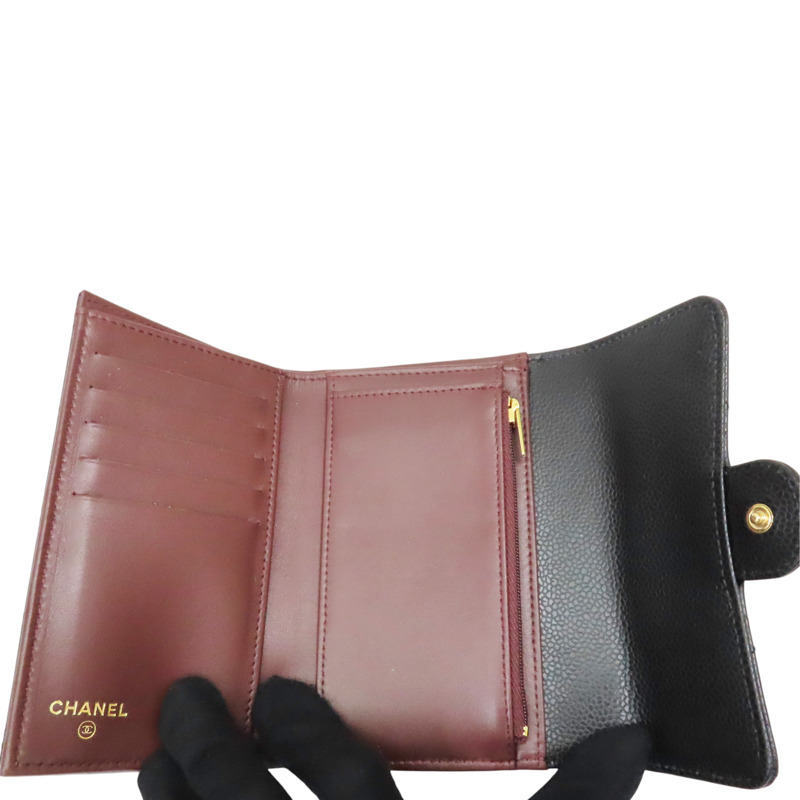 黑色 菱格紋 荔枝牛皮 經典口蓋 三摺 扣式皮夾 金扣【CHANEL 香奈兒】 AP0232-4