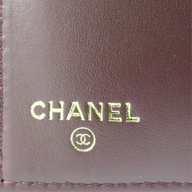 黑色 菱格紋 荔枝牛皮 經典口蓋 三摺 扣式皮夾 金扣【CHANEL 香奈兒】 AP0232-7
