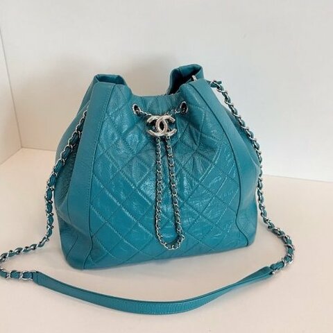 香奈兒/Chanel 油蠟牛皮雙C扣抽繩水桶包 湖水綠銀扣