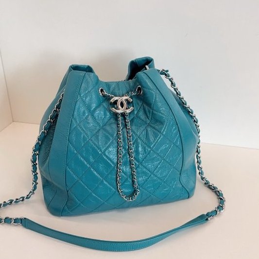 香奈兒/Chanel 油蠟牛皮雙C扣抽繩水桶包 湖水綠銀扣-6