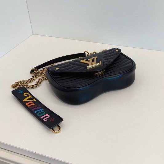 路易威登/Louis Vuitton New Wave 黑金屁桃小號 鏈條包-5