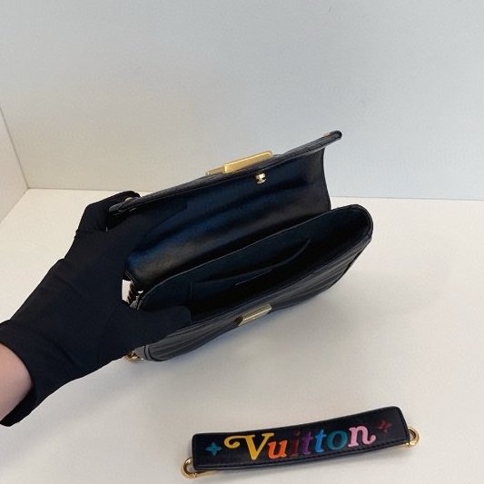 路易威登/Louis Vuitton New Wave 黑金屁桃小號 鏈條包-9