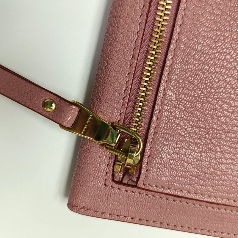 Miu Miu Love粉紅色羊皮手拿包金色五金-10