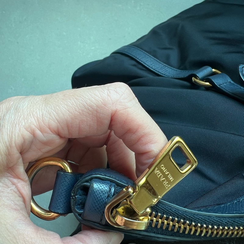 Prada 尼龍包 肩背 斜背 公事 媽媽包 均可 附斜背背帶-12