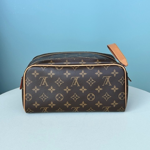LV老花芯片款Dopp kit洗漱包手拿包