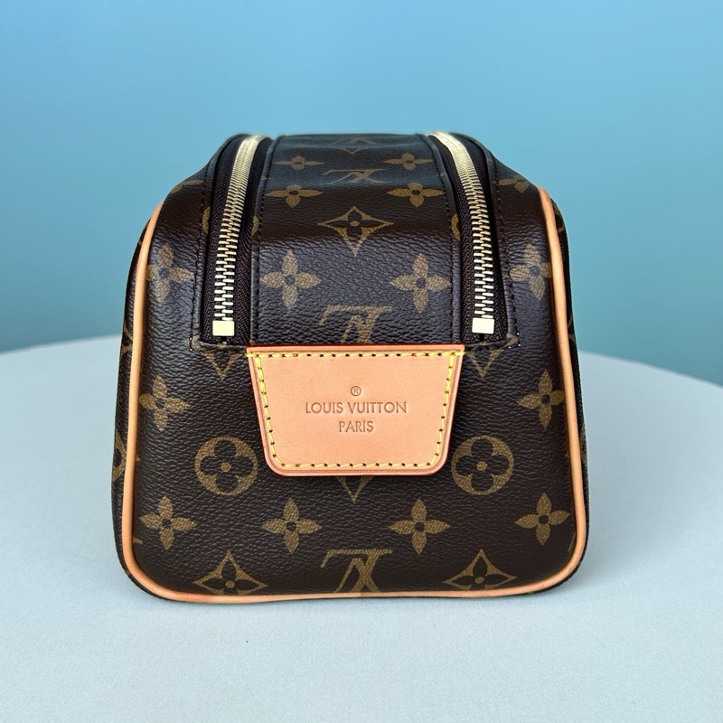 LV老花芯片款Dopp kit洗漱包手拿包-1