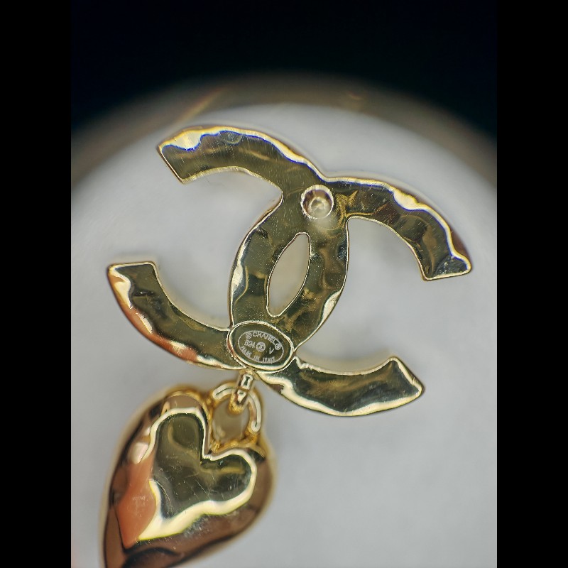 Chanel 24 earrings cc with gold heart-5