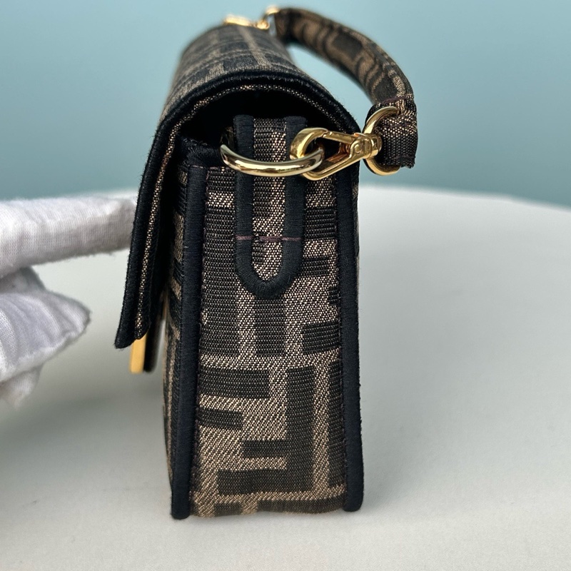 Fendi芬迪老花迷你法棍手提斜挎包-2