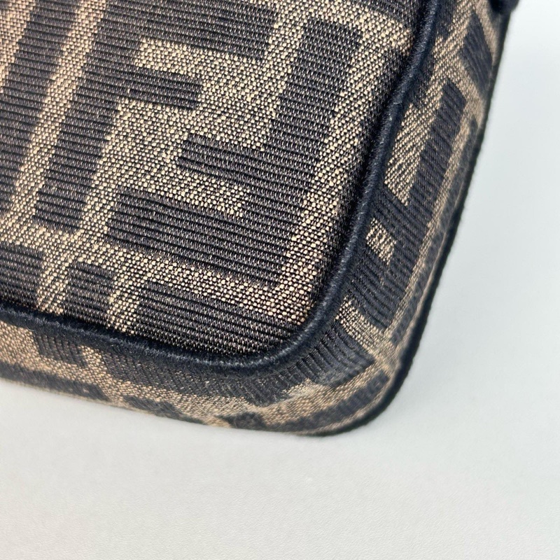 Fendi芬迪老花迷你法棍手提斜挎包-6