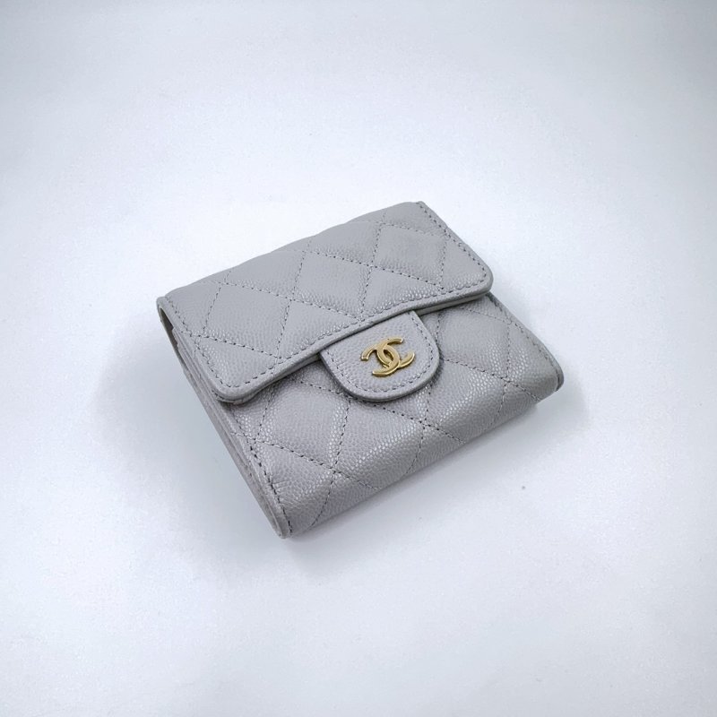 CHANEL淺灰色淡金釦荔枝牛皮三折短夾AP0712-2