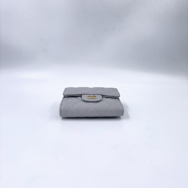 CHANEL淺灰色淡金釦荔枝牛皮三折短夾AP0712-4