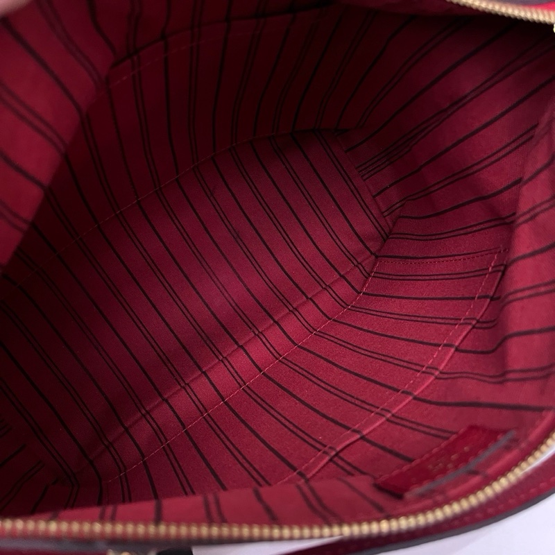 LV 紅色斜挎包-1