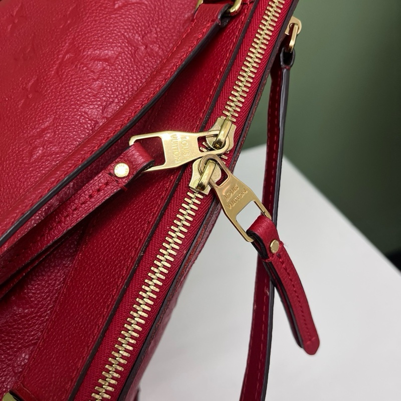 LV 紅色斜挎包-5