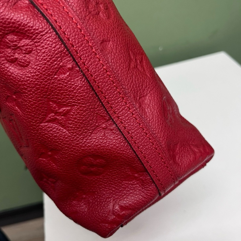 LV 紅色斜挎包-6