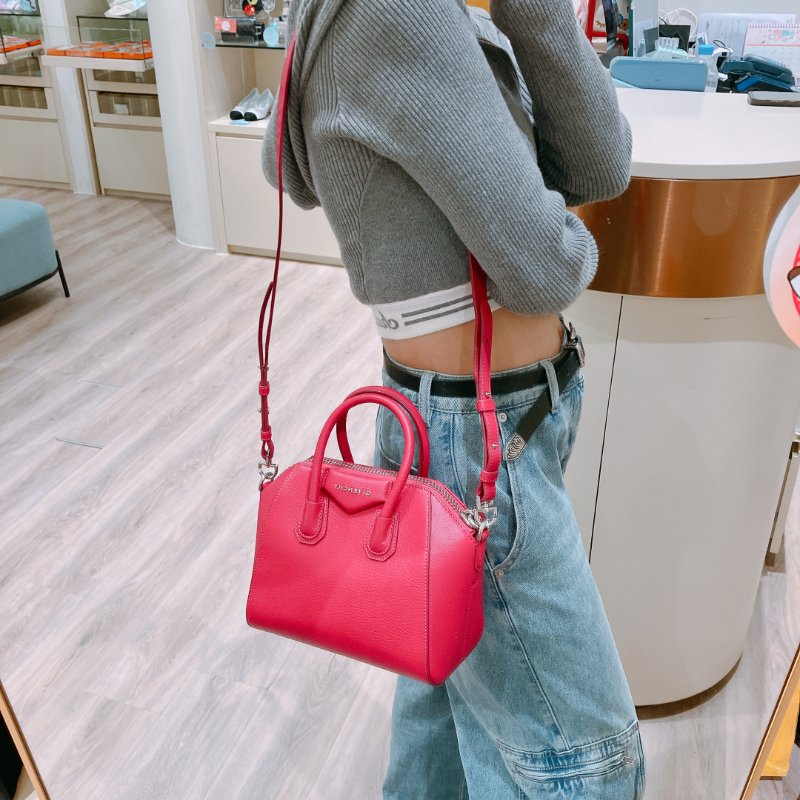 TK1940 紀梵希 斜孭手提包糖果粉紅 Mini Antigona Bag in Sugar Pink Calfskin-2