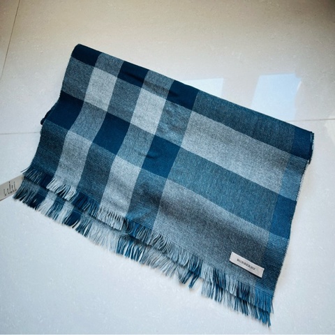Burberry 蘇格蘭製 灰藍色 美利諾羊毛 圍巾 95新
