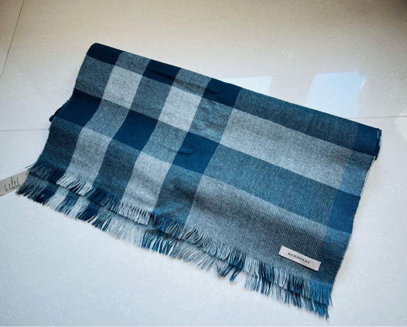 Burberry 蘇格蘭製 灰藍色 美利諾羊毛 圍巾 95新-0