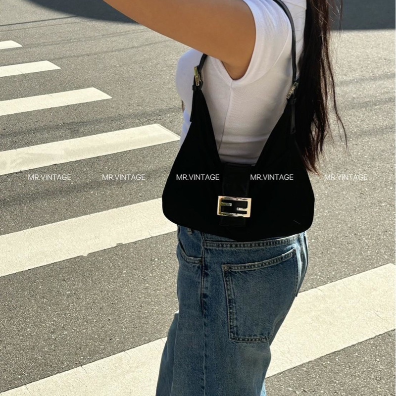 🏷️ Fendi 牛角包-1