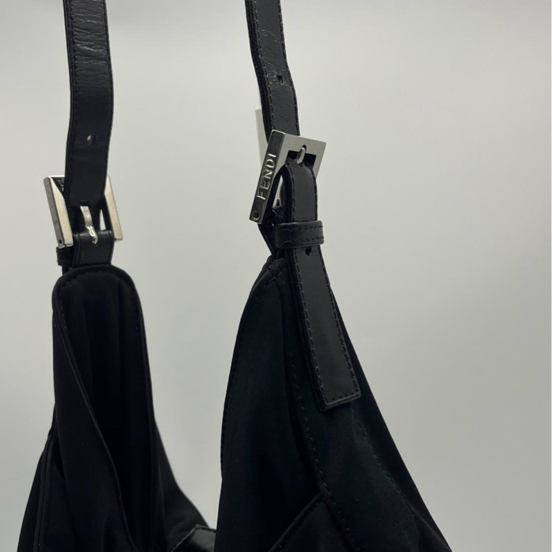 🏷️ Fendi 牛角包-4